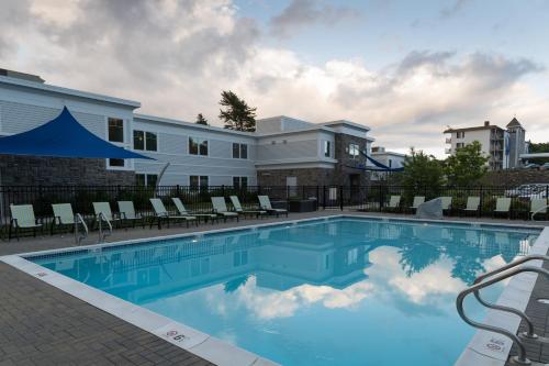 亚特兰大海滨酒店及会议中心内部或周边的泳池