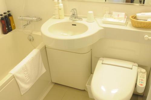 熊谷駅前阳路酒店的一间浴室