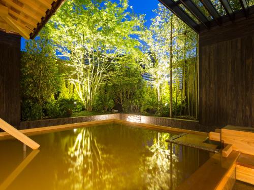 神户神户湾喜来登酒店&塔楼的花园别墅内的游泳池