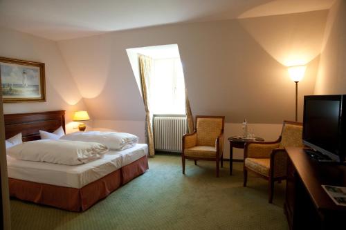 祖高蒙瓦瑟堡酒店客房内的一张或多张床位