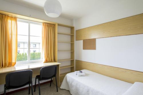 二十一世纪君悦酒店客房内的一张或多张床位