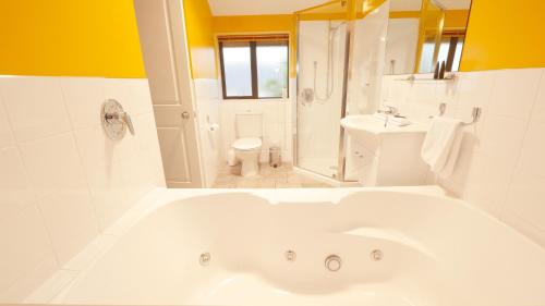 兰多夫公寓式酒店的一间浴室