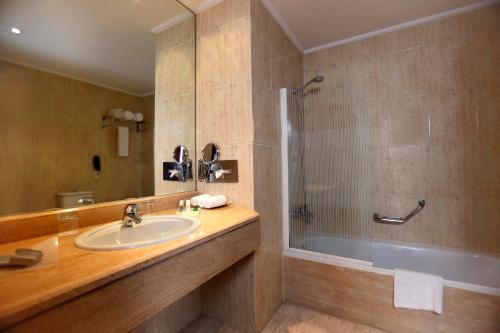 贝鲁特湾景酒店的一间浴室