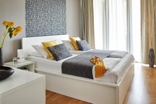 布达佩斯七季公寓酒店客房内的一张或多张床位