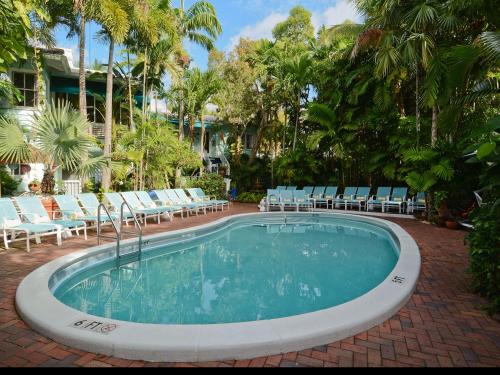 Pineapple Point Guesthouse & Resort - Gay Men's Resort内部或周边的泳池