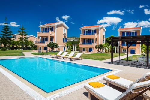 米尼亚Villas Cape的度假村内带游泳池的别墅