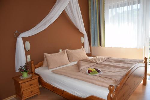 兰斯塔乐单人房旅馆客房内的一张或多张床位