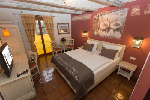 安达卢兹埃尔勒布尼斯四星级酒店 - 欧罗巴游乐园和埃尔勒布尼斯度假村客房内的一张或多张床位