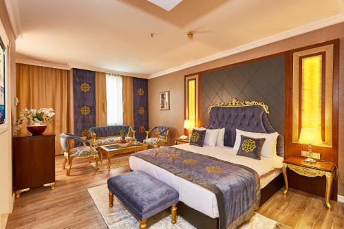 老城赛里斯酒店客房内的一张或多张床位