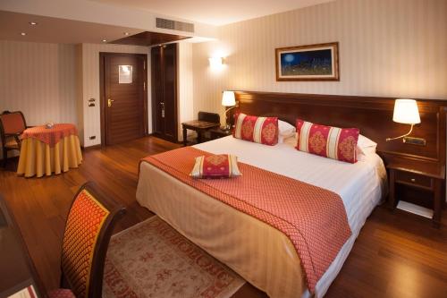 卡利萨诺酒店客房内的一张或多张床位