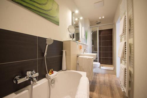 凯泽卡尔公寓式酒店的一间浴室