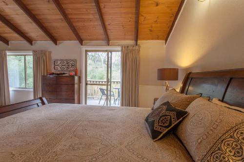 William Bay Cottages客房内的一张或多张床位