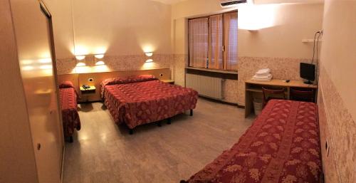 奈图尔诺酒店客房内的一张或多张床位