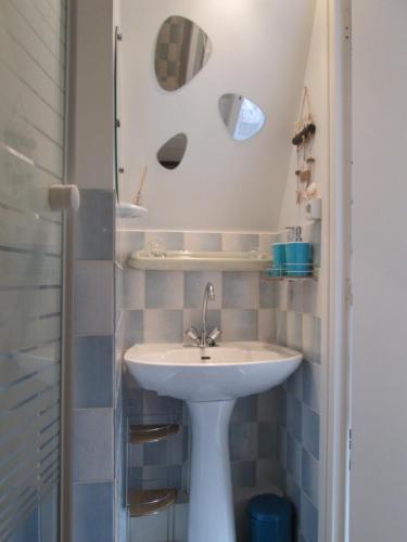 Chambres d'Hôtes "Les Pins"的一间浴室