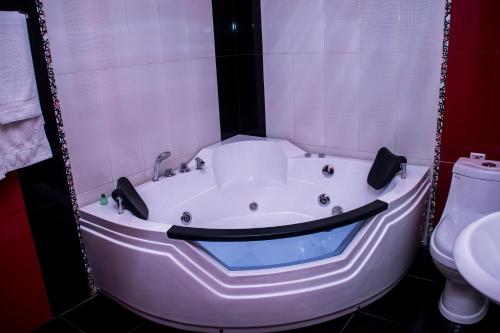 米拉奇酒店的一间浴室
