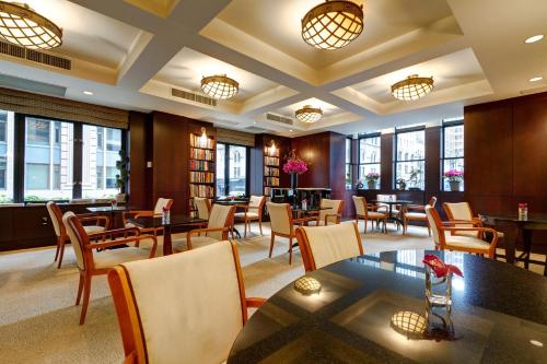 图书馆酒店 - 图书馆酒店集团餐厅或其他用餐的地方
