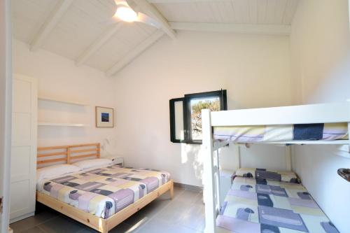 Villaggio Turistico Elea客房内的一张或多张双层床