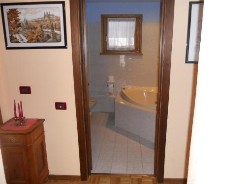 帕奥拉旅馆的一间浴室