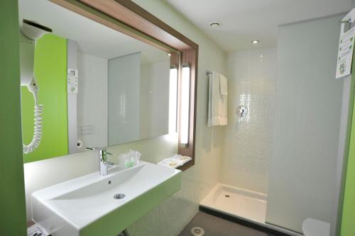 钟楼马拉加机场酒店的一间浴室