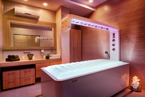 幸运班斯科公寓式酒店Spa及休闲的一间浴室