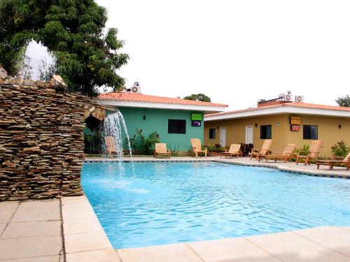 Hotel Los Chilamates内部或周边的泳池