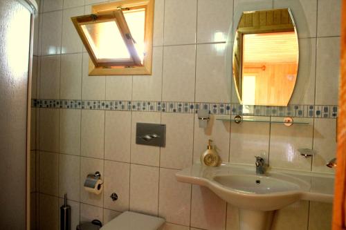 色拉畔斯永旅馆的一间浴室