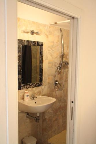 Casa del Marmo的一间浴室
