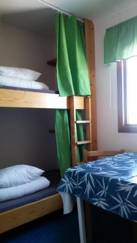 卡特约克旅游旅舍客房内的一张或多张双层床