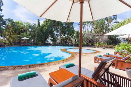 Kamala Beach Estate Resort - SHA Extra Plus内部或周边的泳池