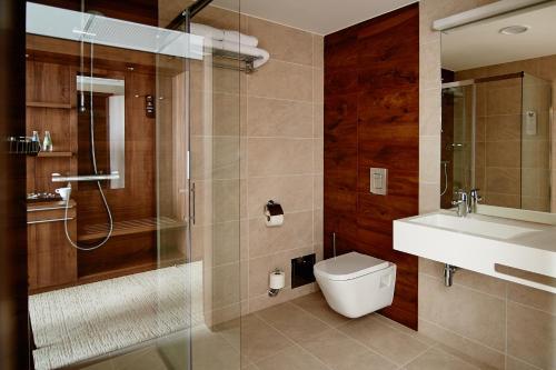 英菲莉尔酒店的一间浴室