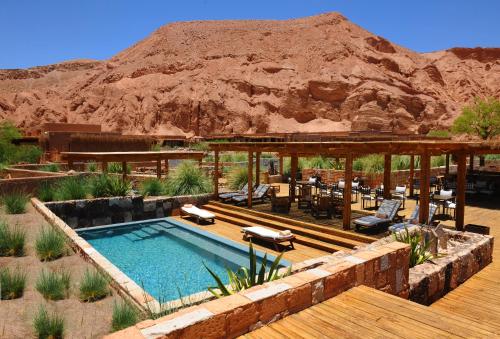 圣佩德罗·德·阿塔卡马Nayara Alto Atacama的沙漠中带游泳池的度假胜地