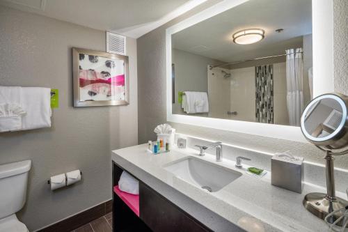 奥克兰机场丽筠酒店的一间浴室