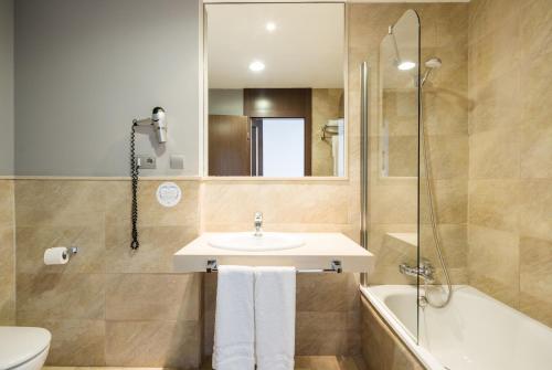 伊鲁尼卡拉斯科尼尔酒店的一间浴室