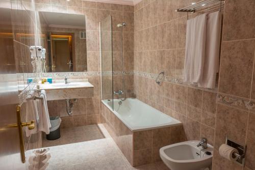 皇家海岸酒店的一间浴室