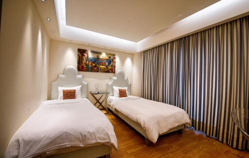 舒适精品酒店客房内的一张或多张床位