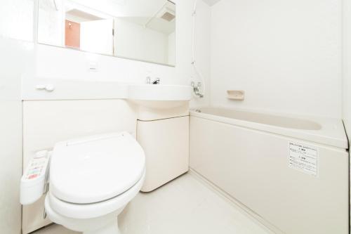 MYSTAYS 堺筋本町酒店的一间浴室