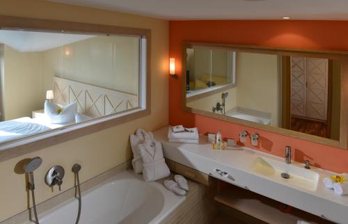 西罗斯史川德酒店的一间浴室