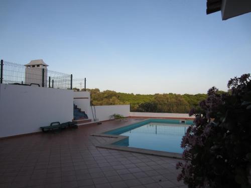 Casa do vale das Hortas内部或周边的泳池