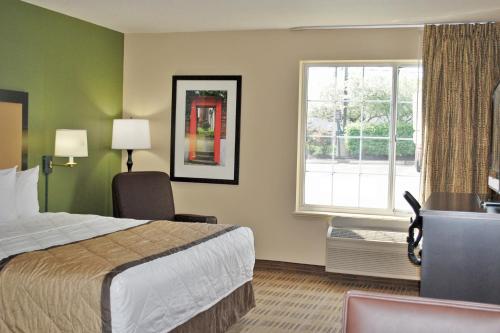 美国拉斯维加斯市中心区长住酒店客房内的一张或多张床位