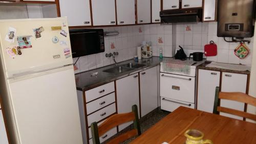 Mendoza 398的厨房或小厨房
