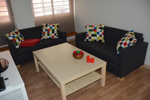 For You Rentals Barrio del Pilar apartment SAR28的休息区