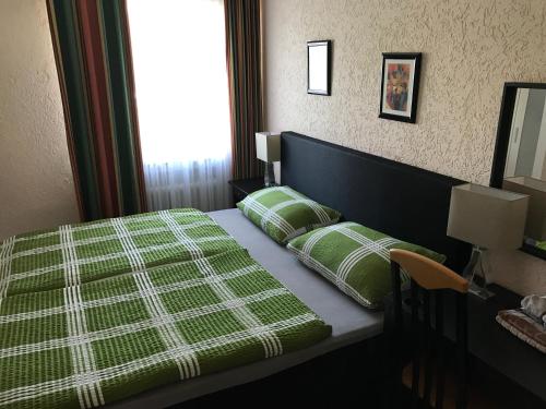 莱茵INN酒店客房内的一张或多张床位