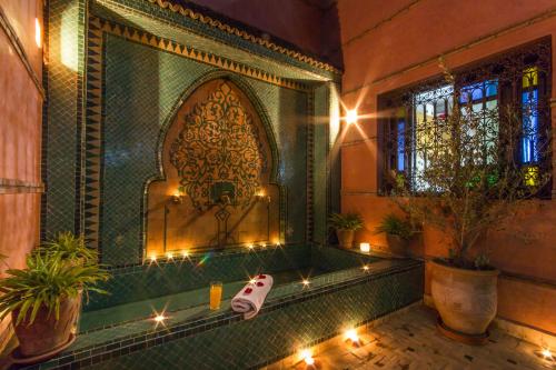 马拉喀什马拉喀什拉米亚摩洛哥传统庭院住宅的相册照片