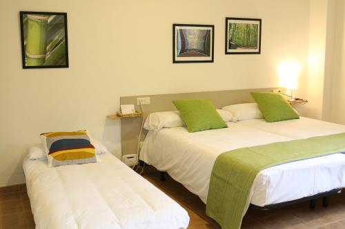 Apartamentos Turísticos Cancelas by Bossh Hotels客房内的一张或多张床位