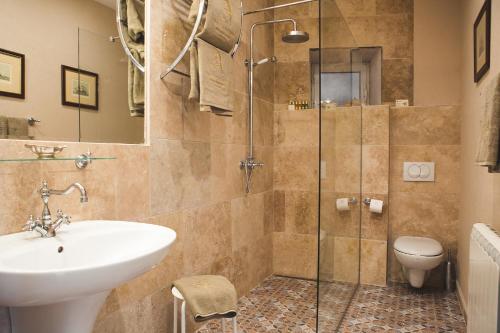 Palazzo Radomiri Heritage Boutique Hotel的一间浴室
