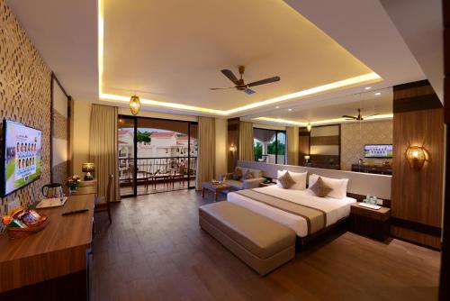 阿伯来Resort Rio的一间卧室配有一张床和一台电视。