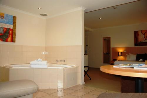 米尔迪拉美居酒店的一间浴室