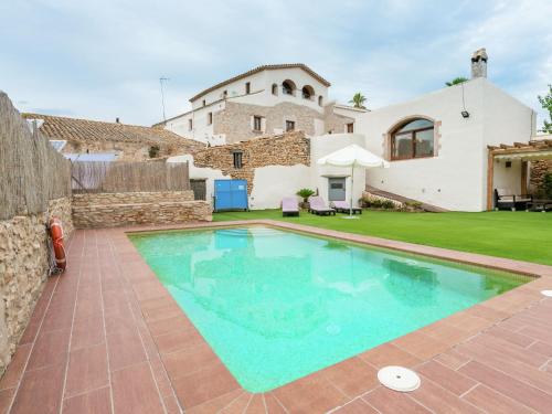 Luxurious Mansion in Catalonia with Sauna内部或周边的泳池