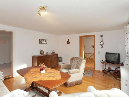 Lovely first floor apartment on the edge of the Bode Gorge with garden use picture 2