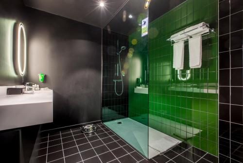 布鲁塞尔机场丽柏酒店的一间浴室